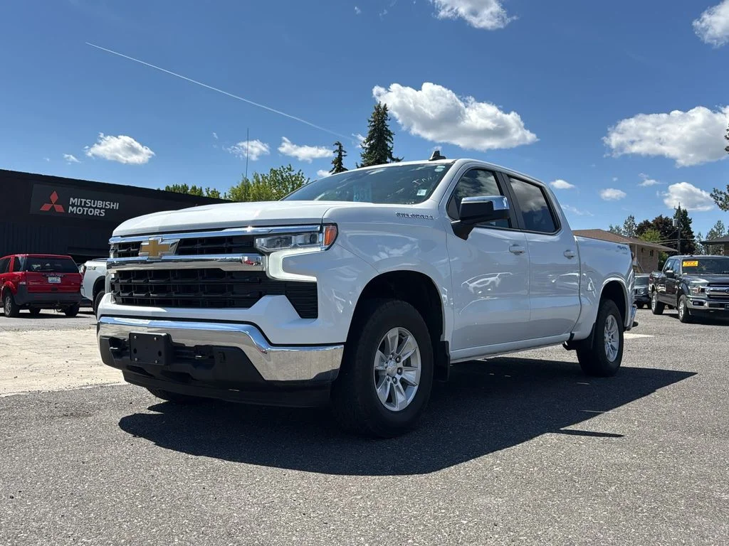 Used 2023 Summit White Chevrolet LT image 35