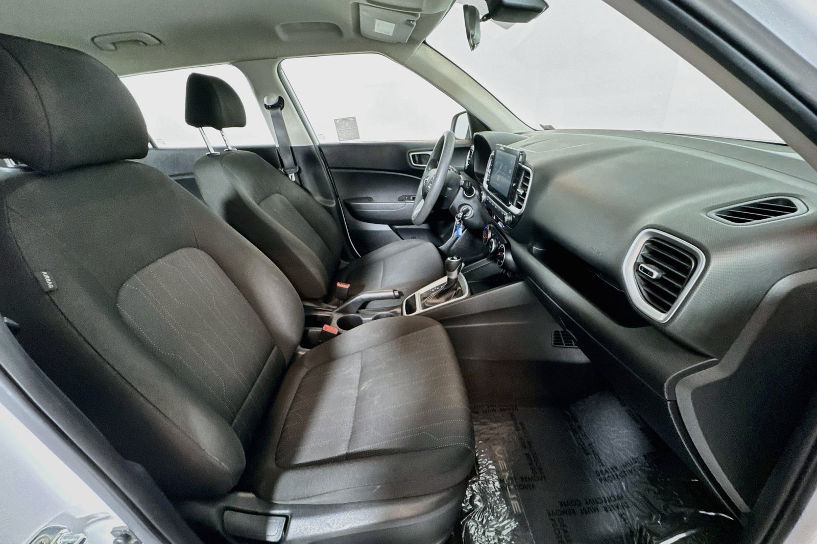 Used 2020 Ceramic White Hyundai SE image 25