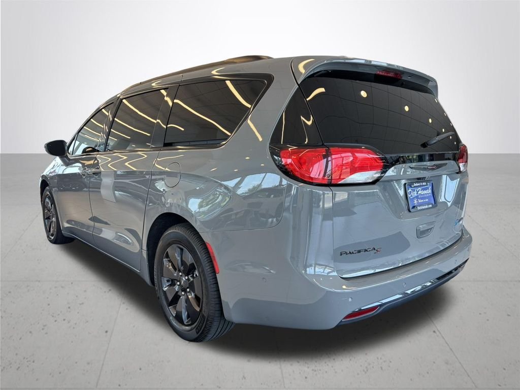 Used 2020 White Chrysler Limited image 9