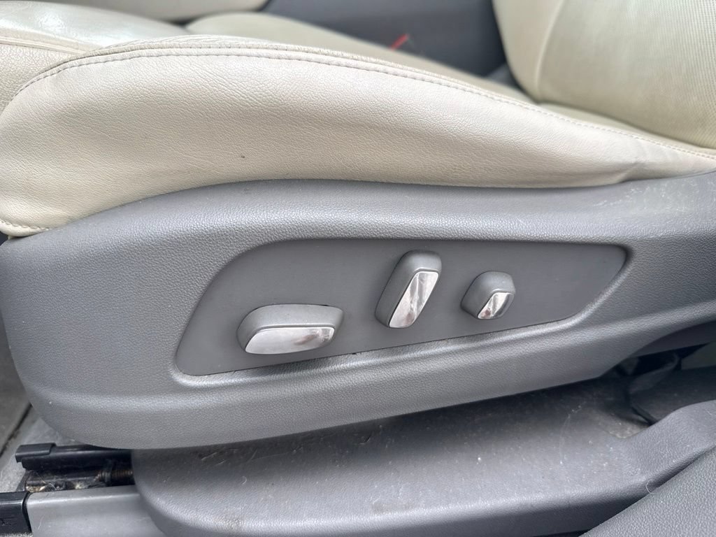 Used 2017 Radiant Silver Metallic Cadillac Luxury image 27