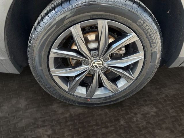 Certified Used 2023 Platinum Gray Metallic Volkswagen 2.0T SE image 4