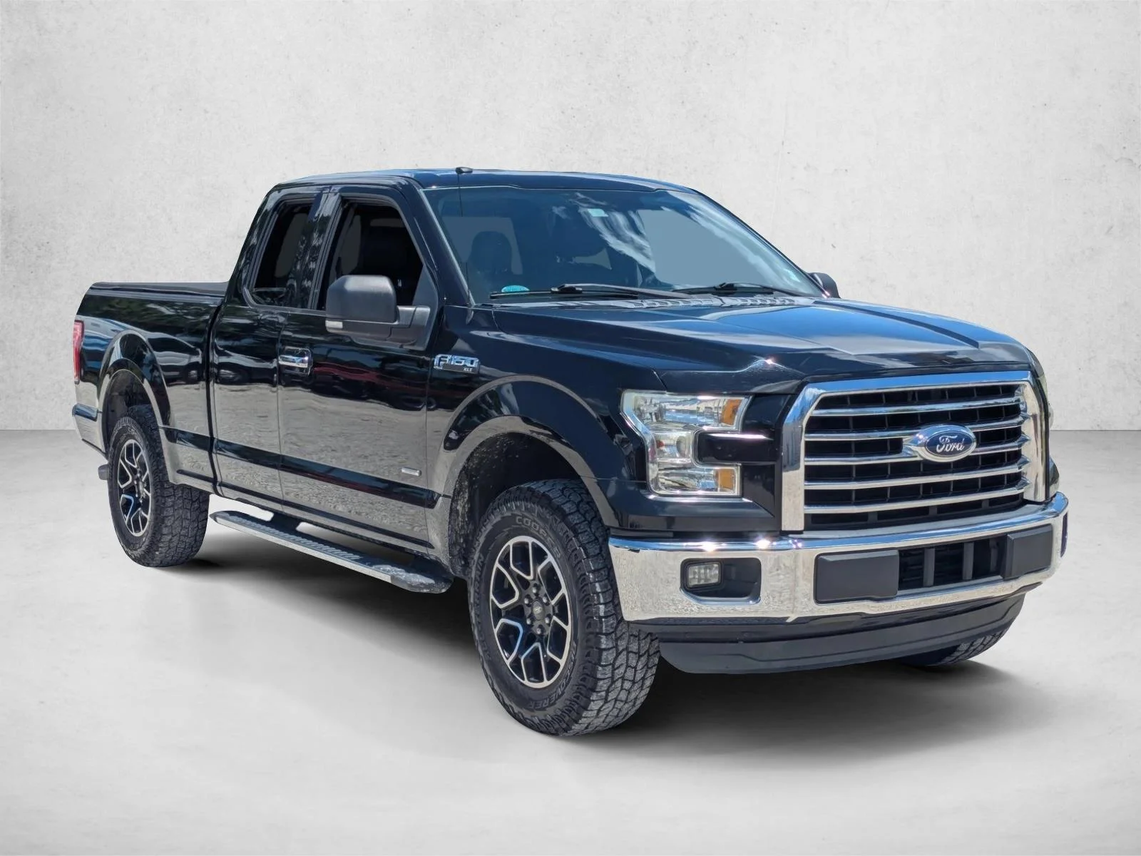 Used 2016 Shadow Black Ford XLT image 3