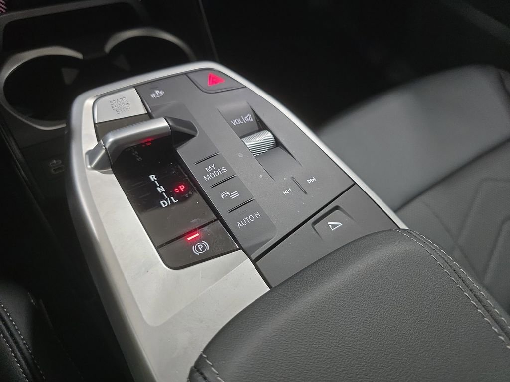 Used 2026 Vegas Red Metallic BMW xDrive28i image 17