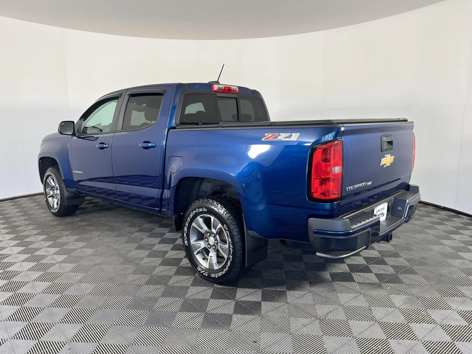 Used 2019 Pacific Blue Metallic Chevrolet Z71 image 28
