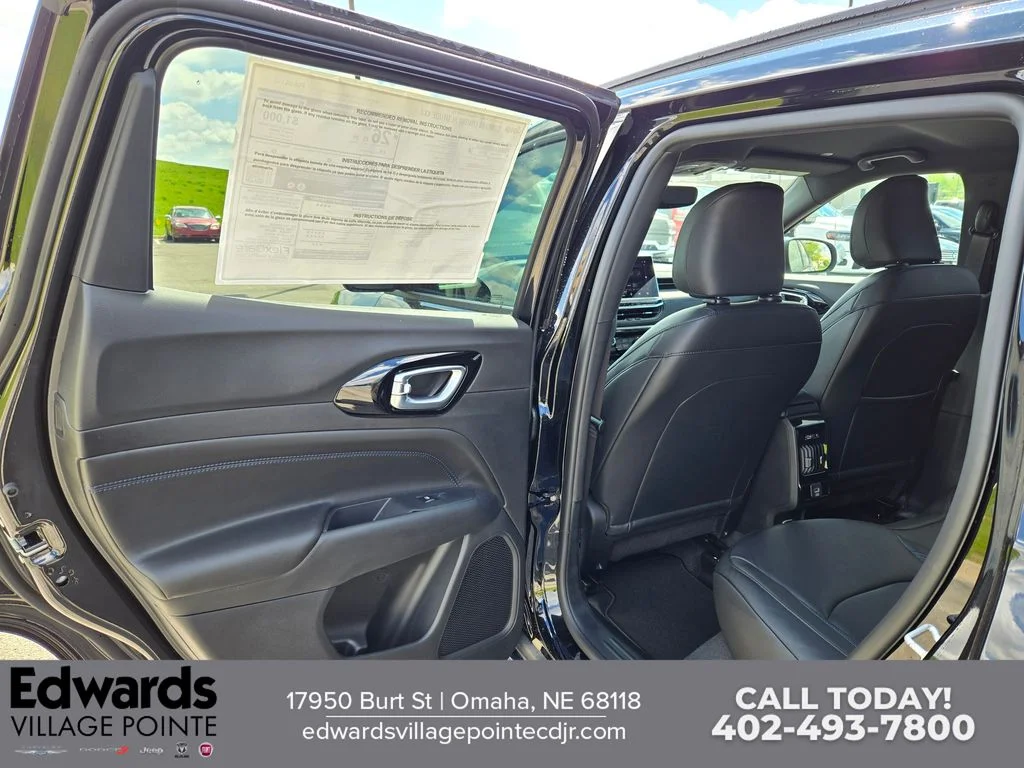 New 2026 Diamond Black Crystal Pearlcoat Jeep Limited image 24