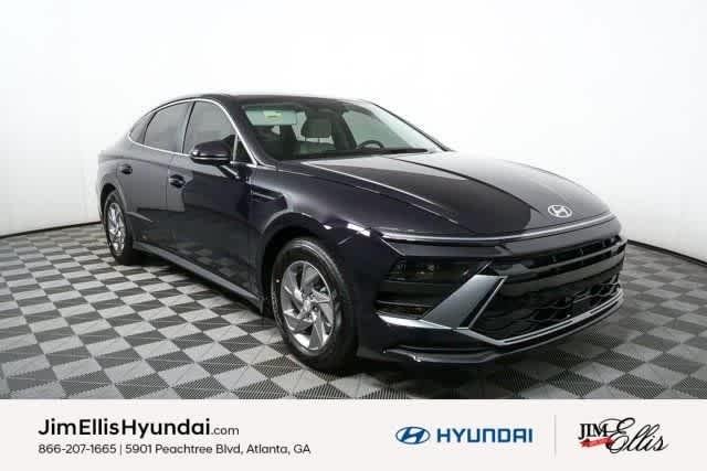 New 2026 Carbon Blue Hyundai SE image 2