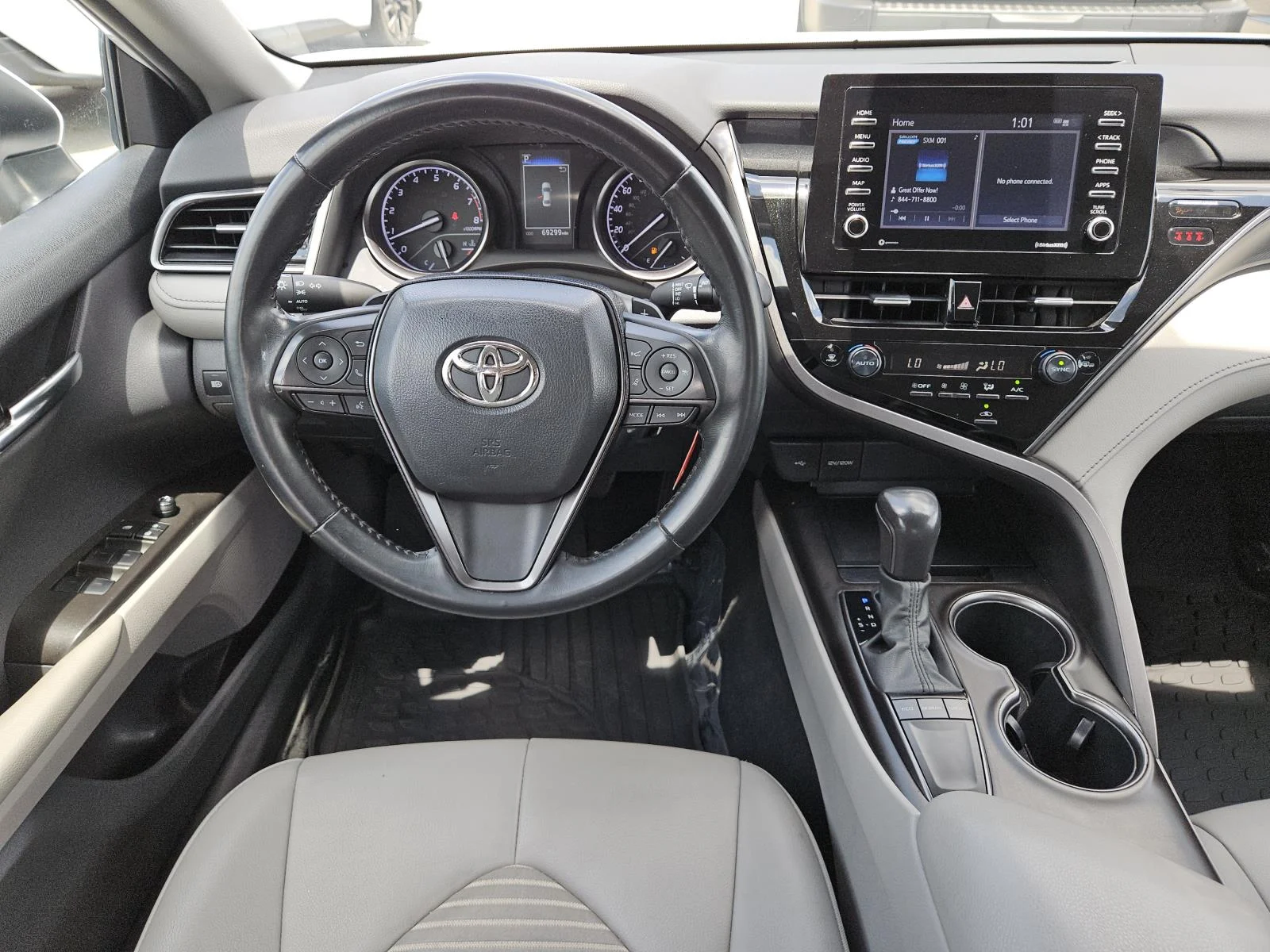 Used 2023 White Toyota SE Auto (Natl) image 10