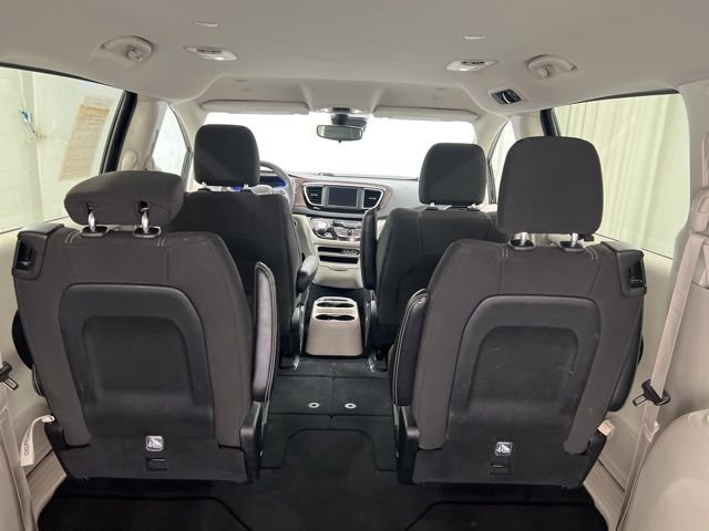 Used 2023 Black Chrysler LX image 10