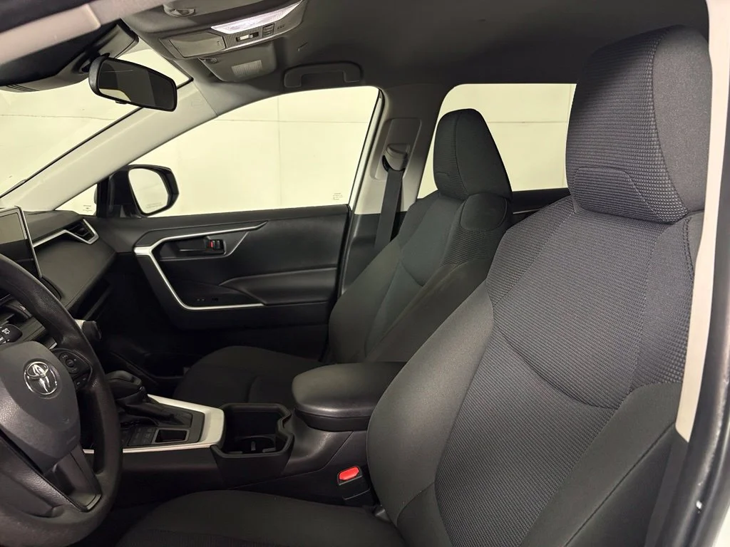 Used 2025 White Toyota LE image 16