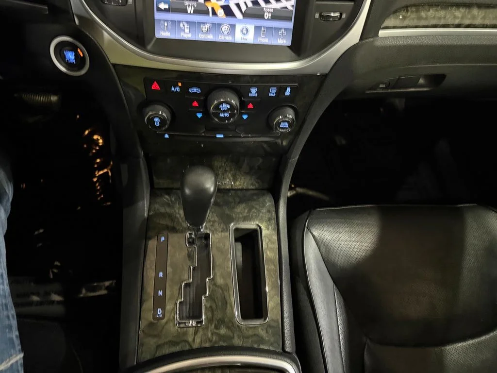 Used 2011 Ivory Chrysler Base image 20