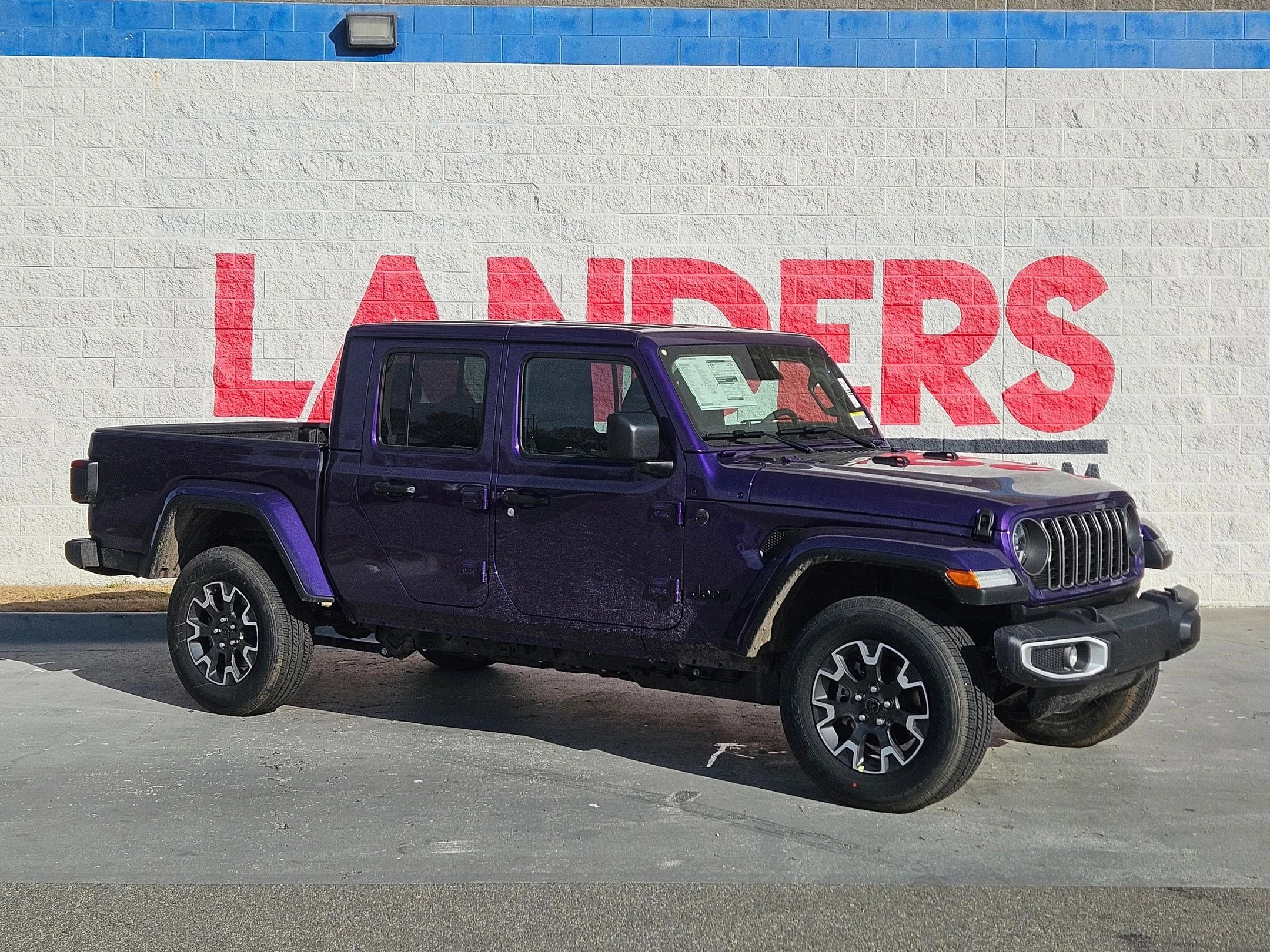 2026 Jeep Gladiator Sahara Auto's photo