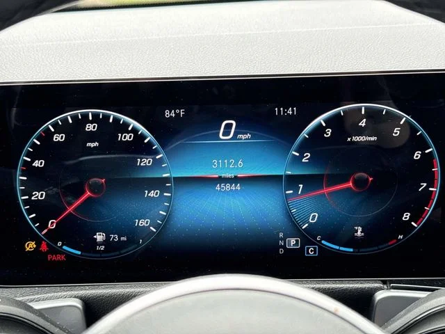 Used 2022  Mercedes-Benz GLB 250 image 24