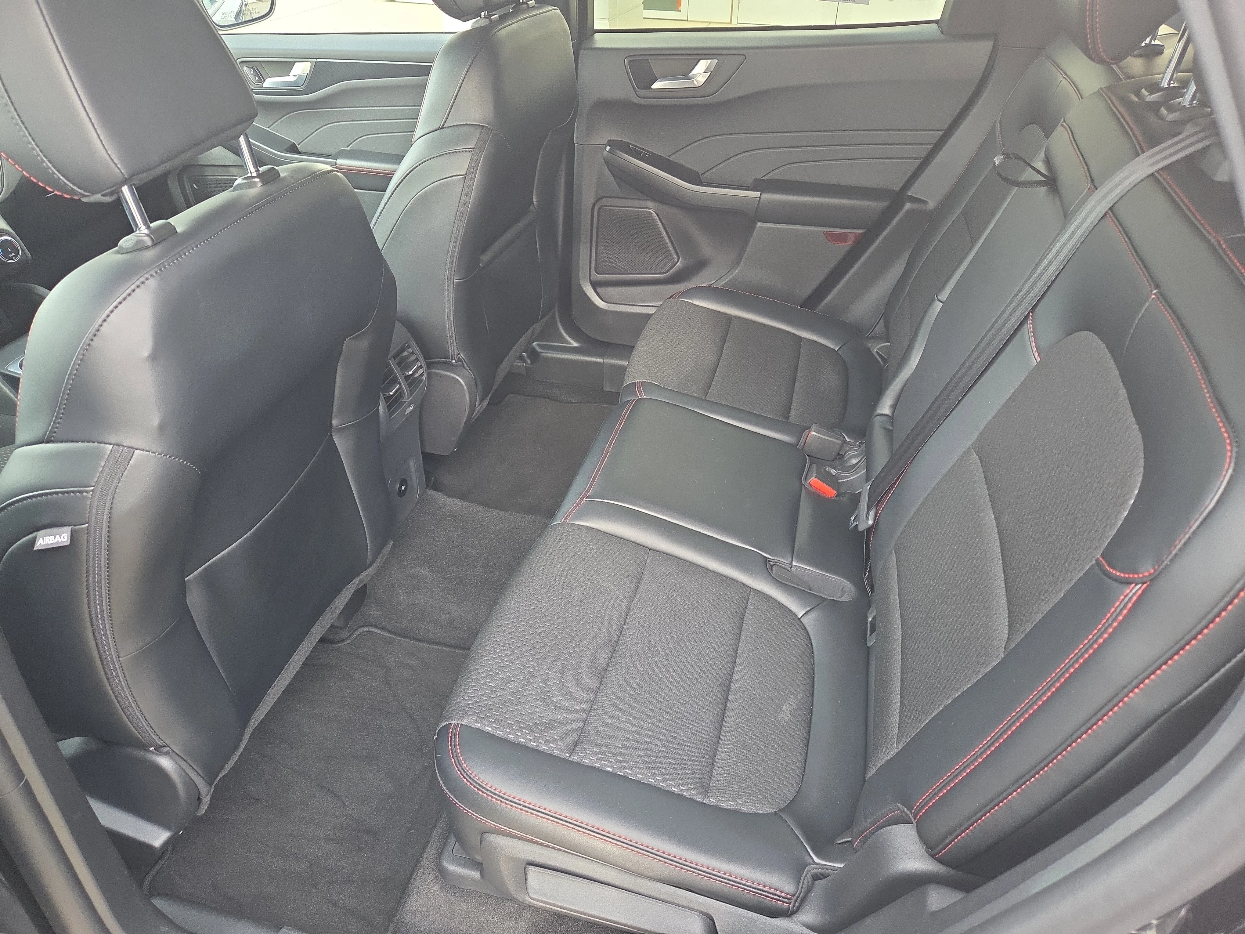 2025 Ford Escape ST-Line - Photo 13