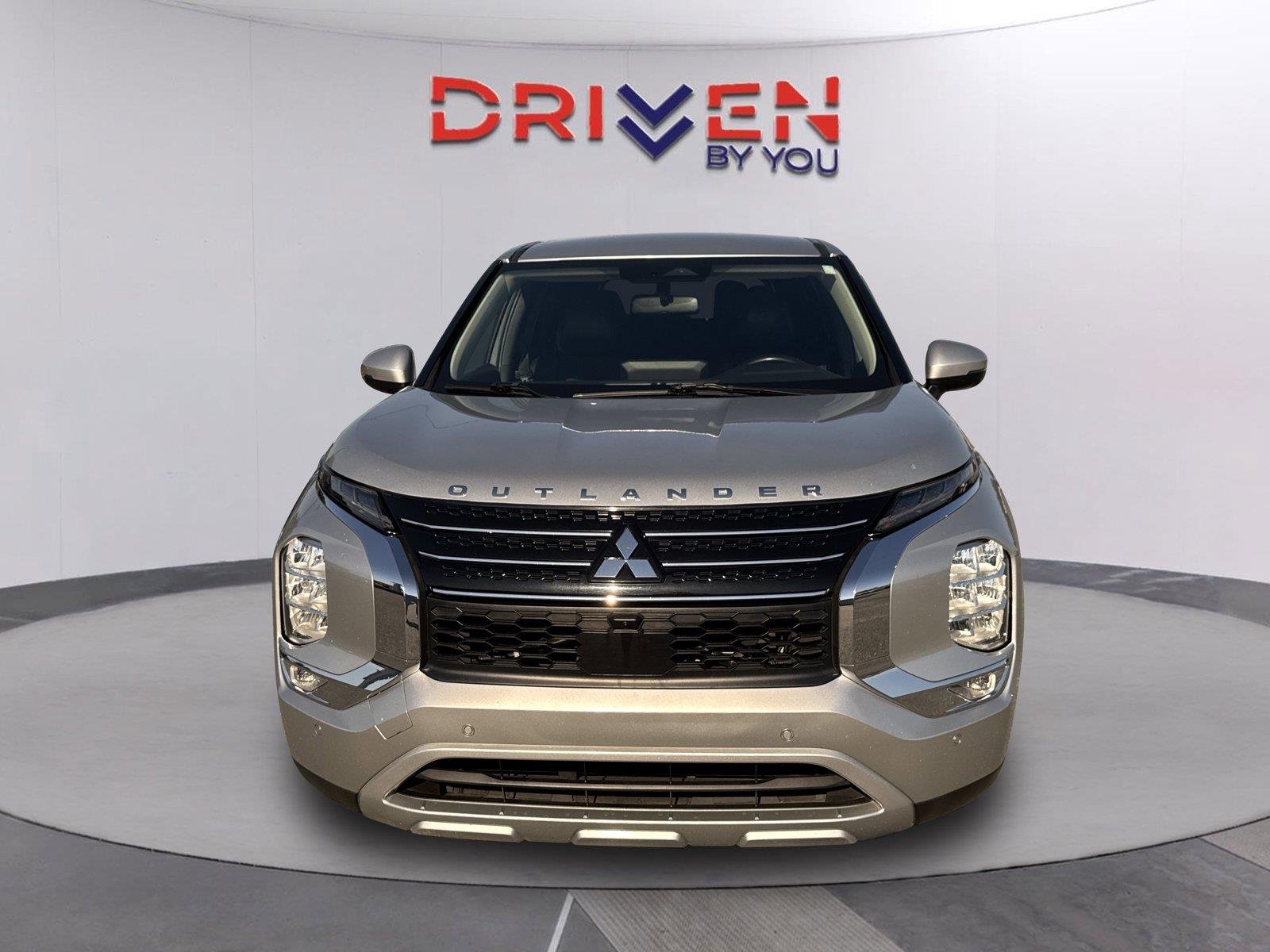 Used 2024 Alloy Silver Metallic Mitsubishi SE image 9