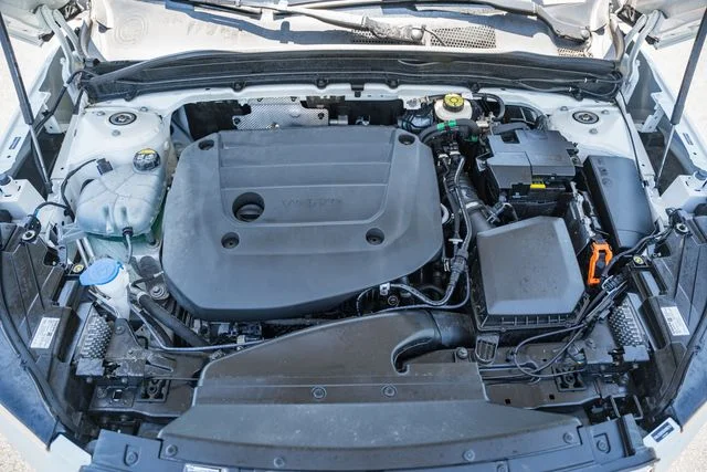 Certified Used 2025 Crystal White Volvo Plus image 20