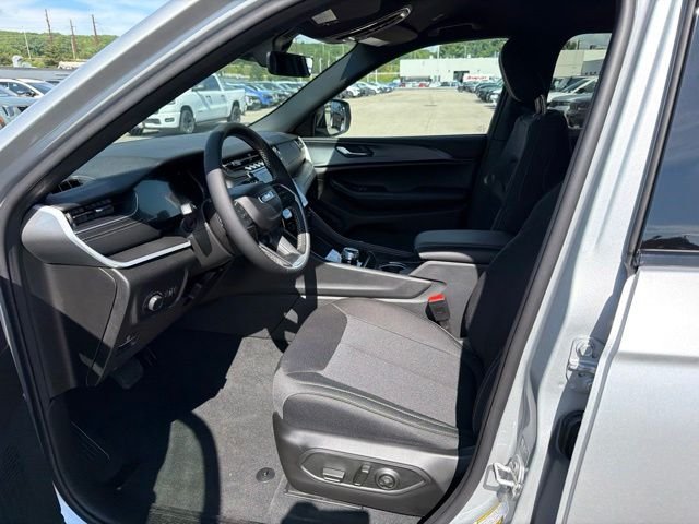 New 2026 Silver Zynith Exterior Paint Jeep Laredo image 13