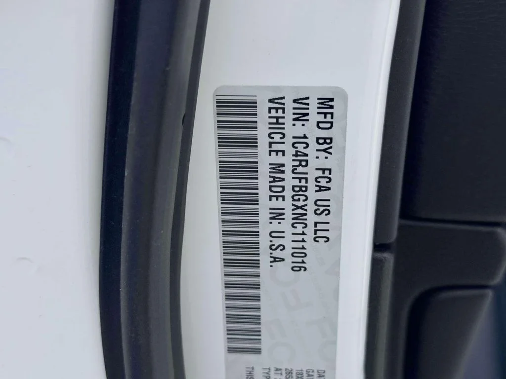 Used 2022 White Jeep Limited image 16
