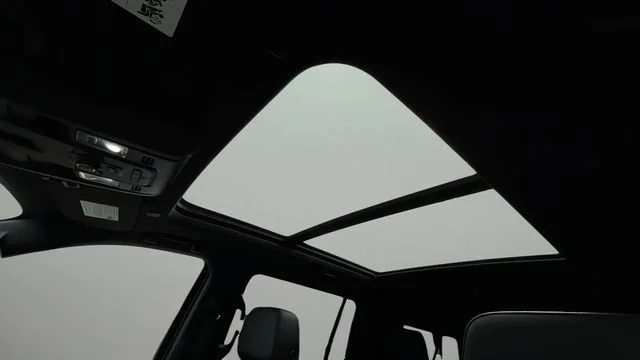 Used 2024 Summit White Chevrolet Z71 image 19