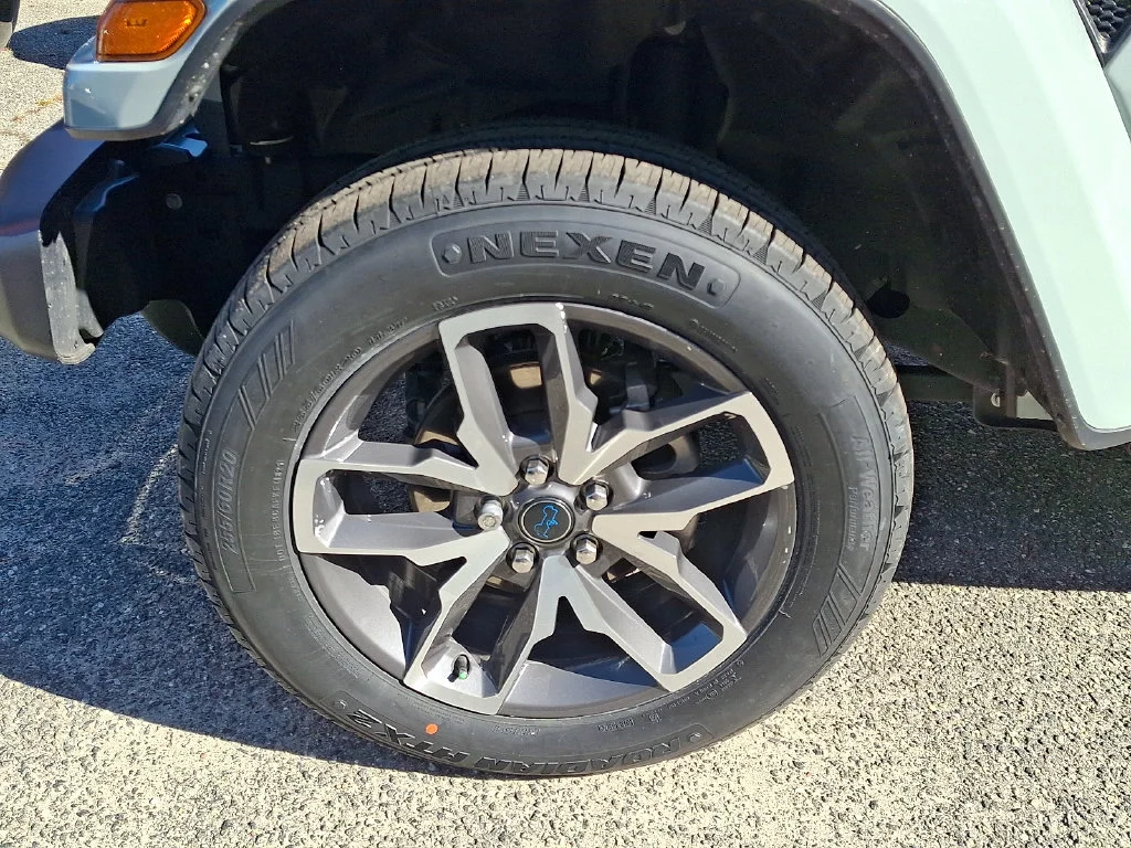 Used 2024  Jeep Sport S 4xe image 4