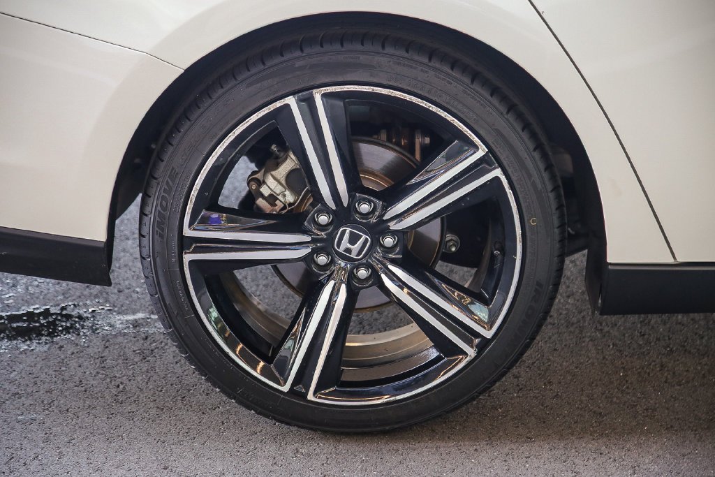 Certified Used 2024 Platinum White Pearl Honda HYBRID SPORT image 9