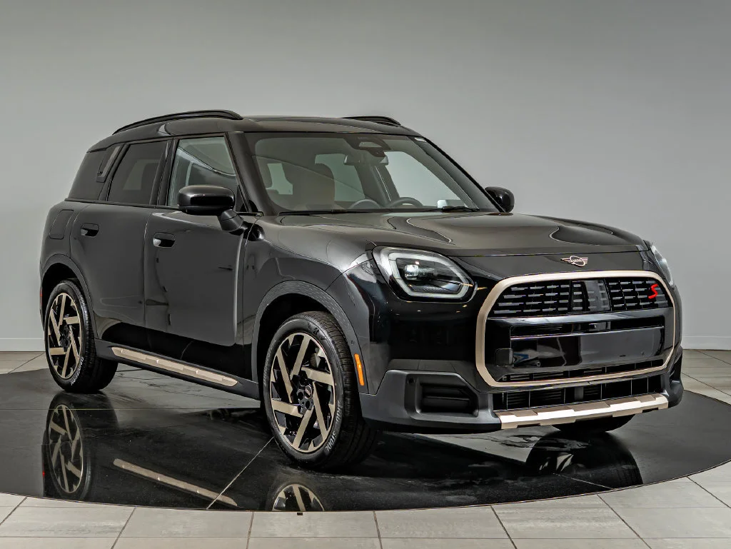 Certified Used 2026 Midnight Black MINI Iconic image 3