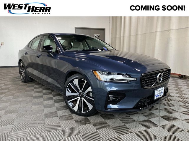 2022 Volvo S60 Momentum