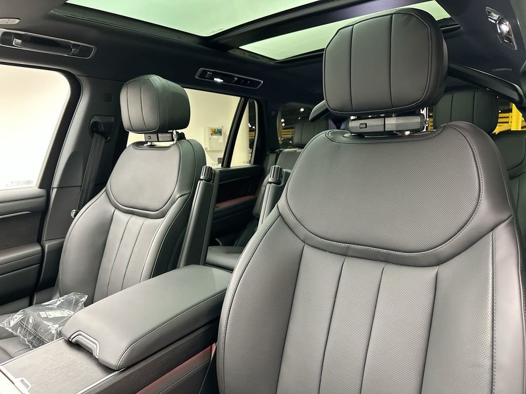 New 2026 Carpathian Gray Premium Metallic Land Rover SE image 22