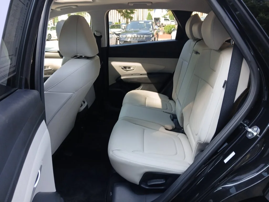 Used 2025 Black Hyundai SEL Convenience image 33