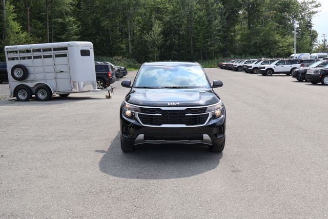 Used 2024 Black Kia LX image 11
