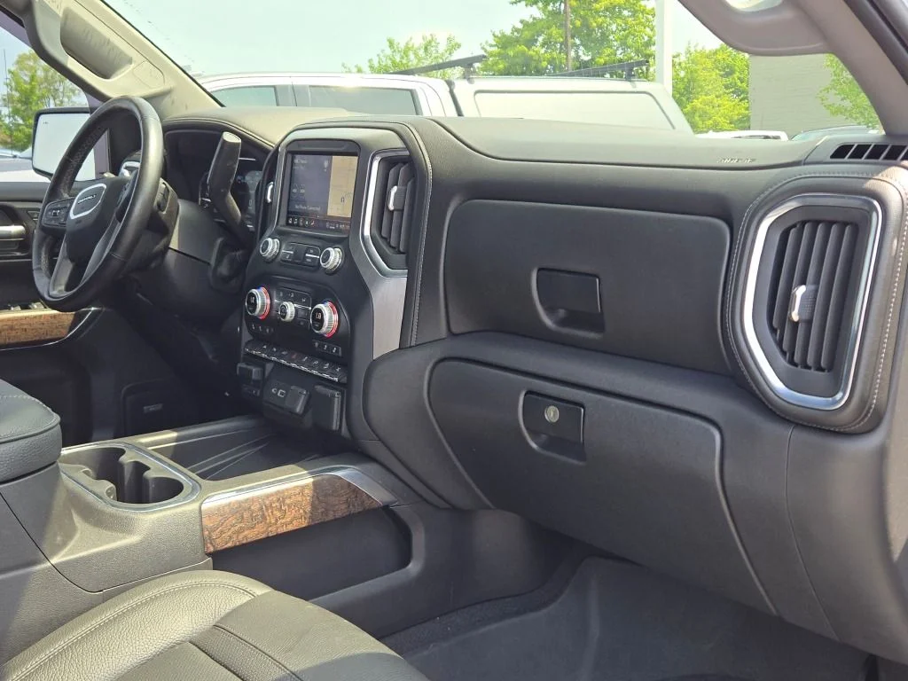 Used 2022 White GMC Denali image 9