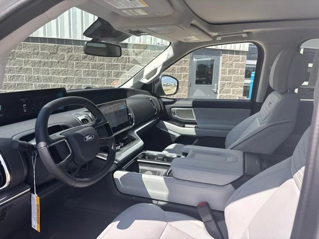 New 2027 Star White Metallic Tri-Coat Ford Platinum image 18