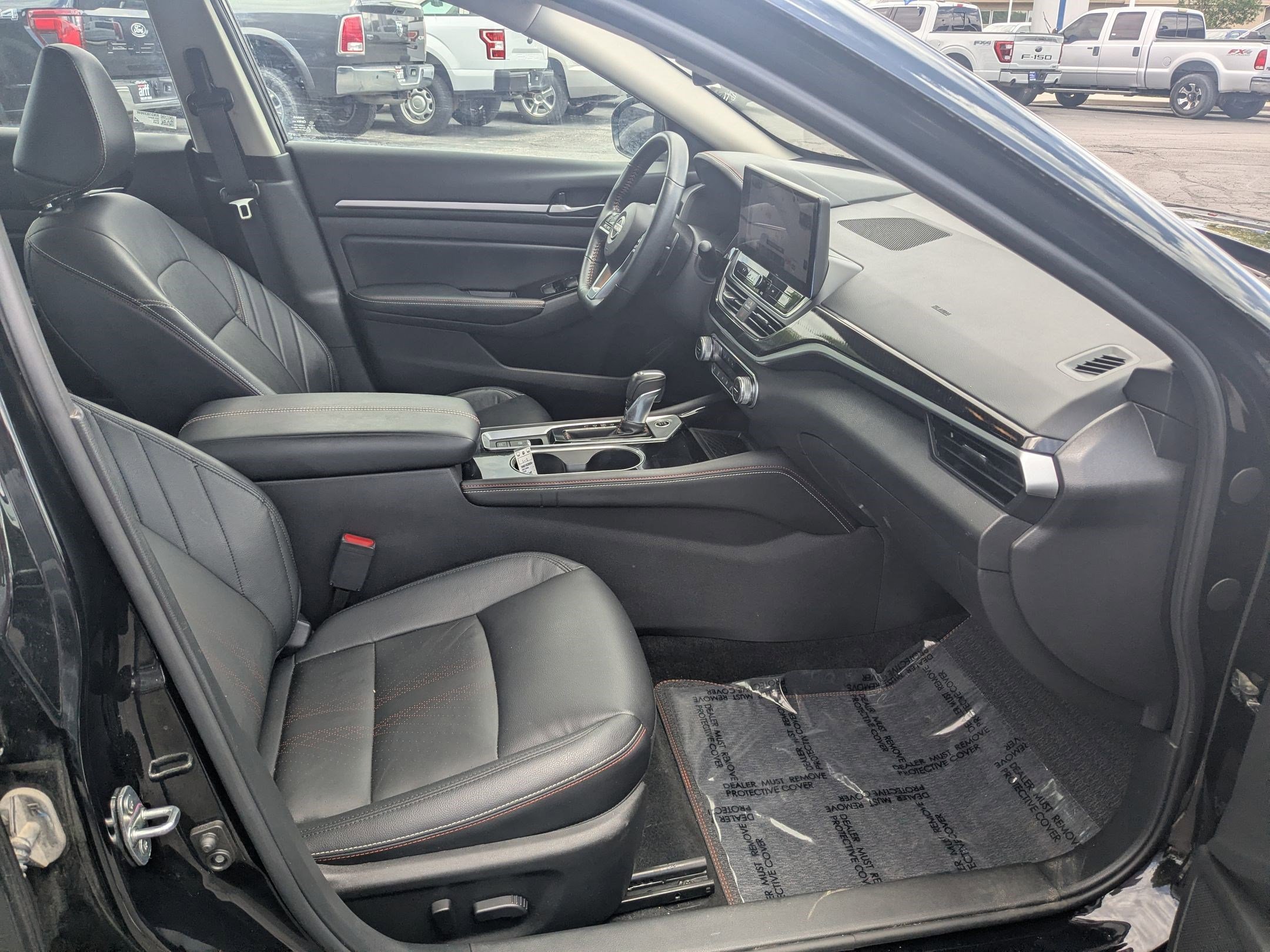 Used 2024 Super Black Nissan 2.5 SR image 32