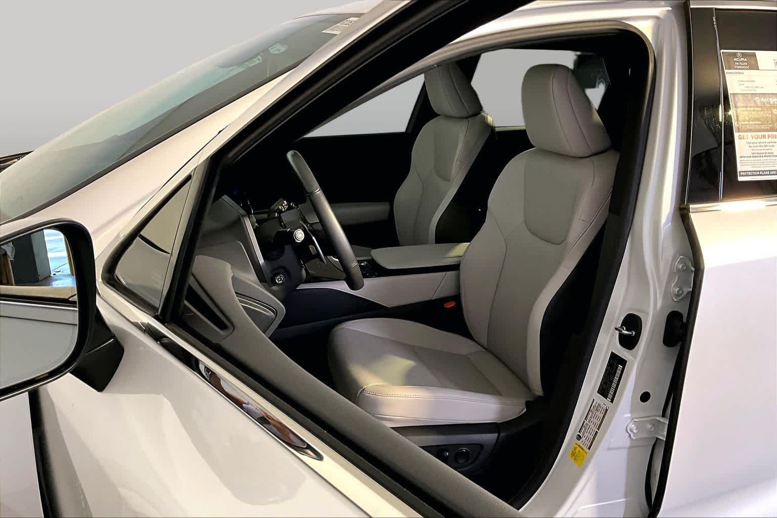 Used 2024 Eminent White Pearl Lexus Premium image 9