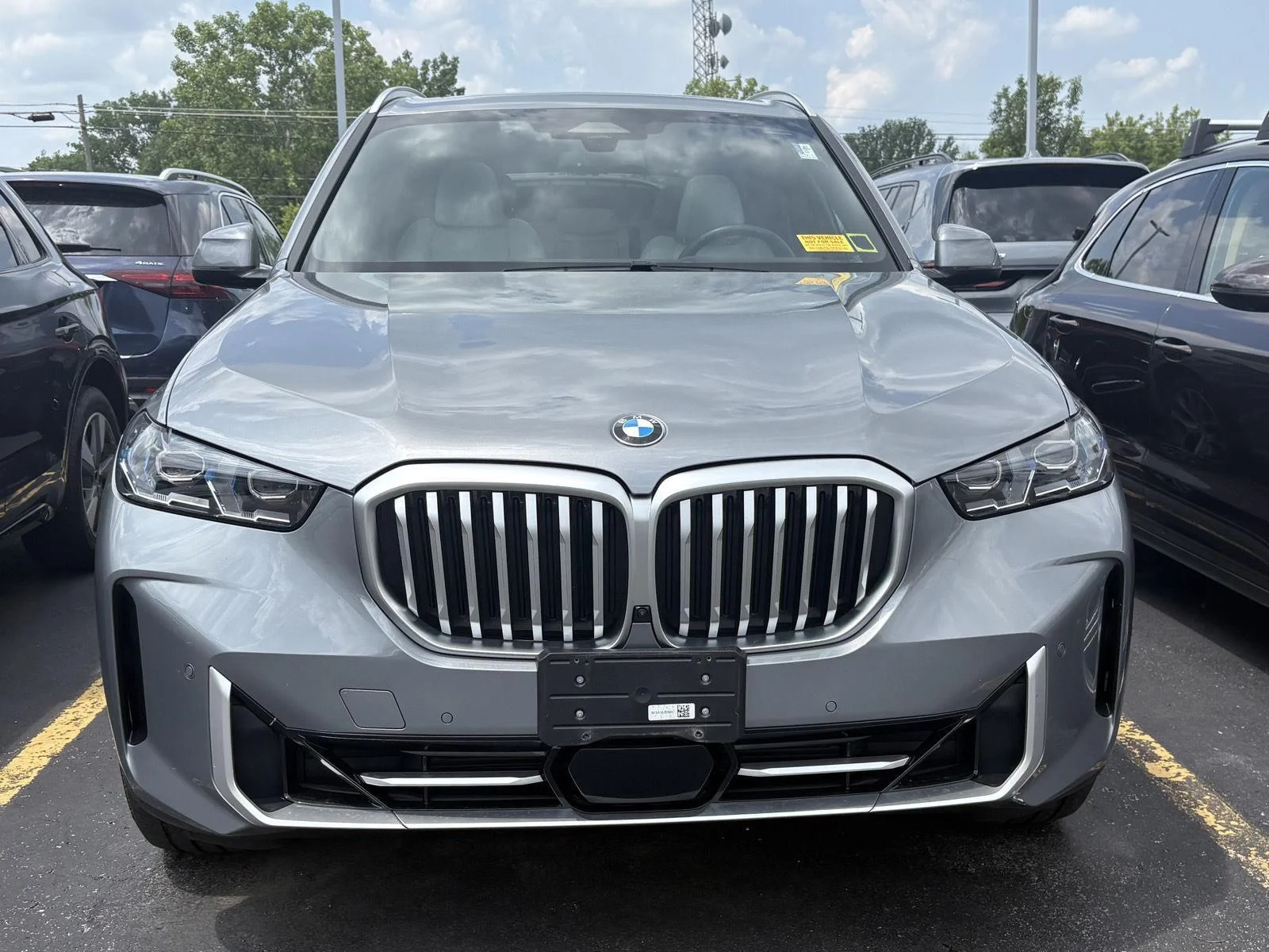 Used 2024 Skyscraper Grey Metallic BMW xDrive40i image 2