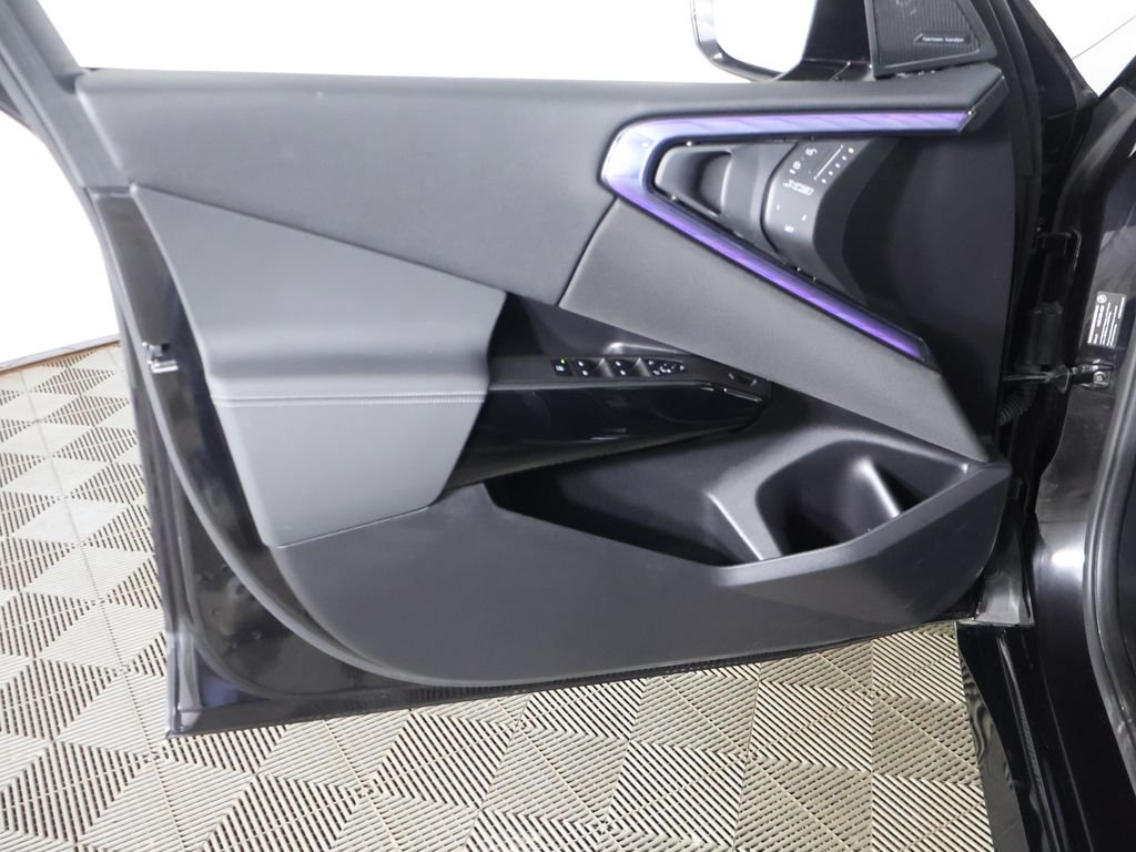 Used 2025 Black BMW M50 xDrive image 27