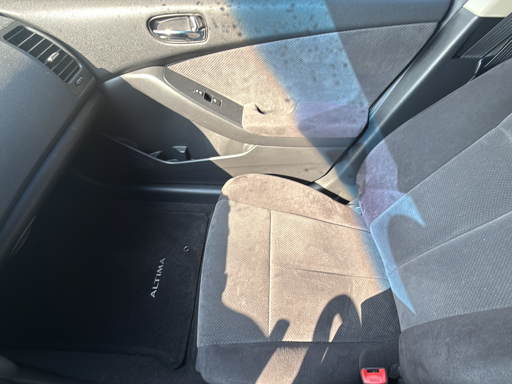 Used 2009 Red Nissan 2.5 S image 25
