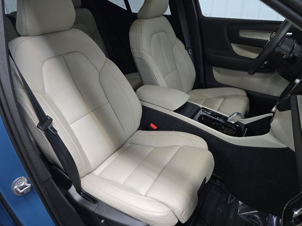 2023 Volvo XC40 Plus - Photo 15