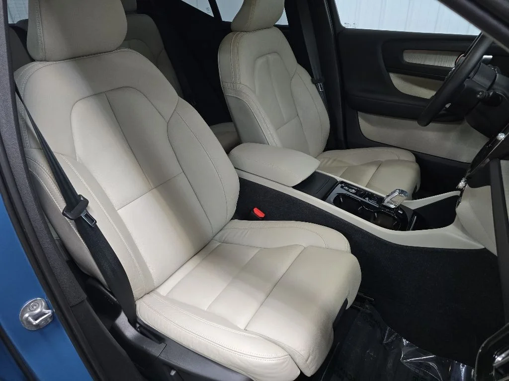 2023 Volvo XC40 Plus - Photo 15
