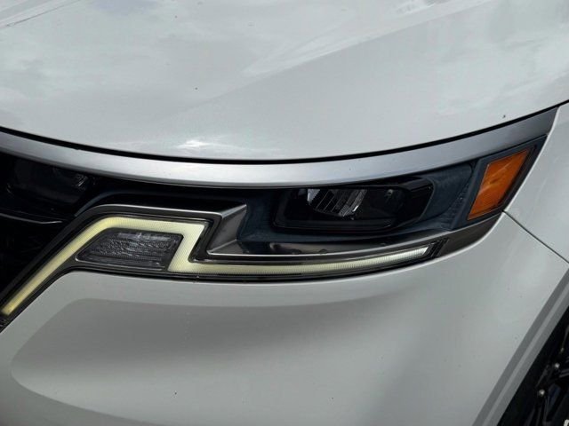 Used 2023 White Kia EX image 44