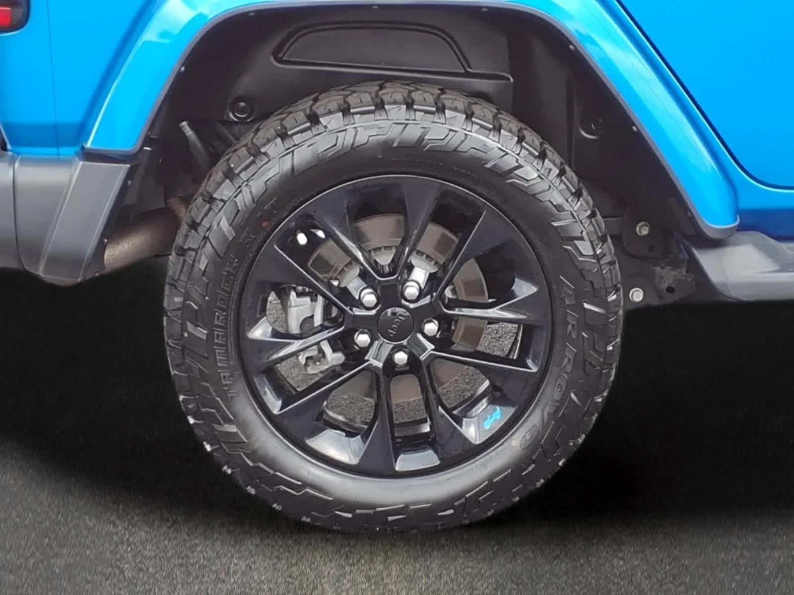 Used 2022 Hydro Blue Pearlcoat Jeep Unlimited Sahara image 3