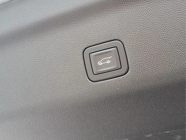 Used 2025 Sterling Metallic GMC Denali image 24