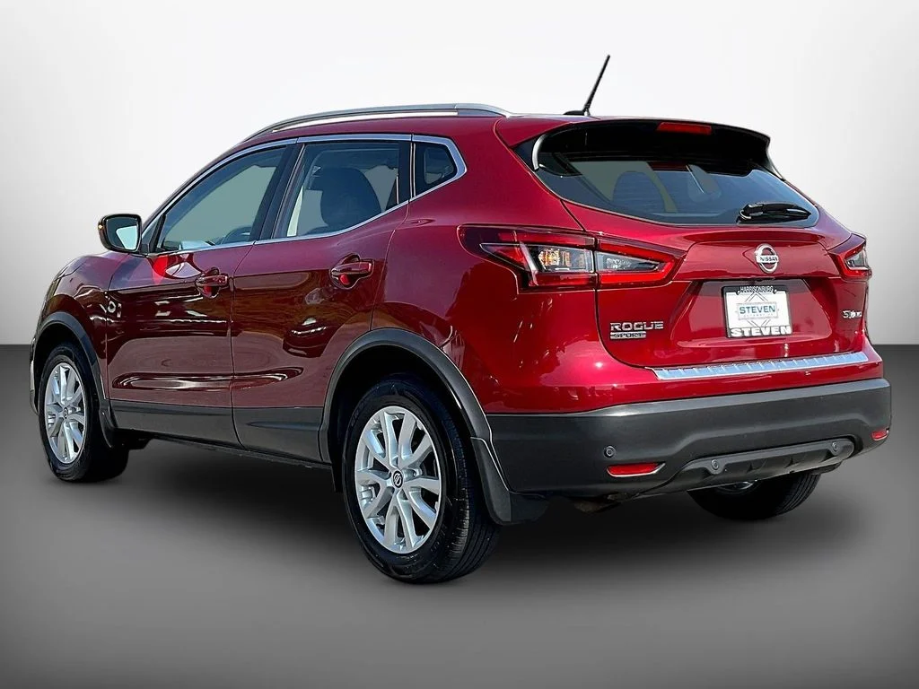 Used 2021 Scarlet Nissan SV image 4