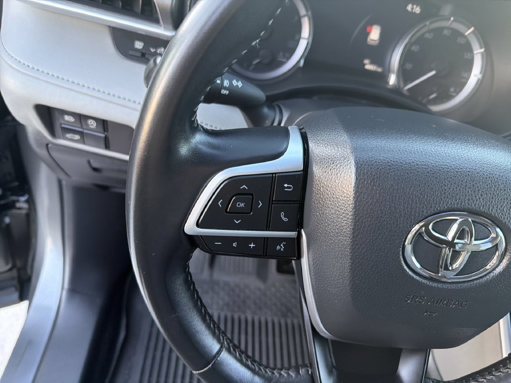 2023 Toyota Highlander L - Photo 17