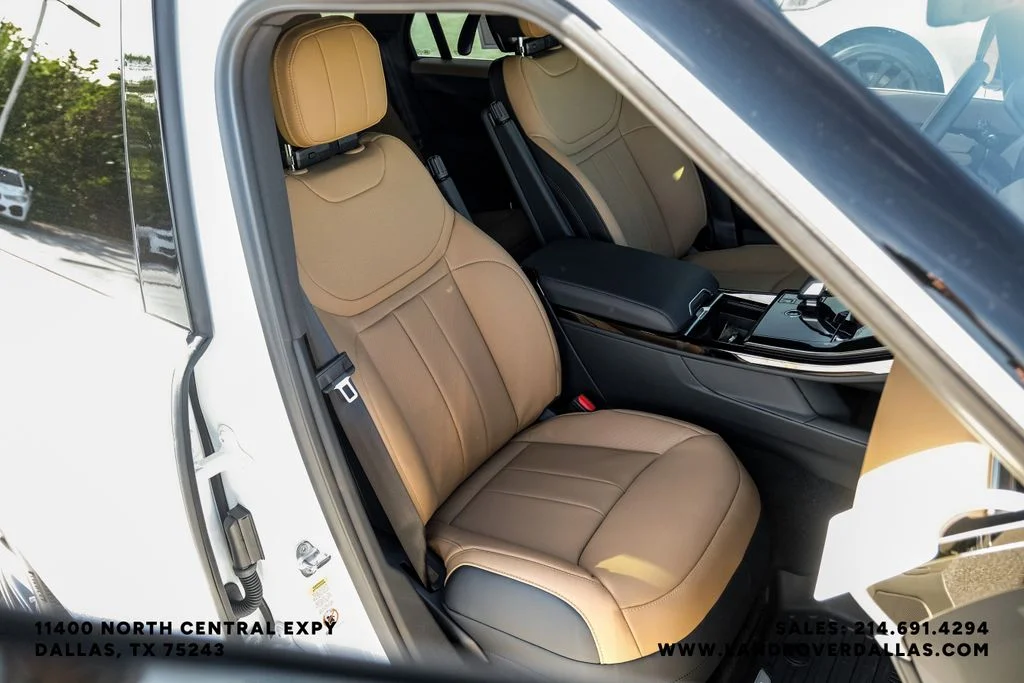New 2026 Fuji White Land Rover Dynamic SE image 32