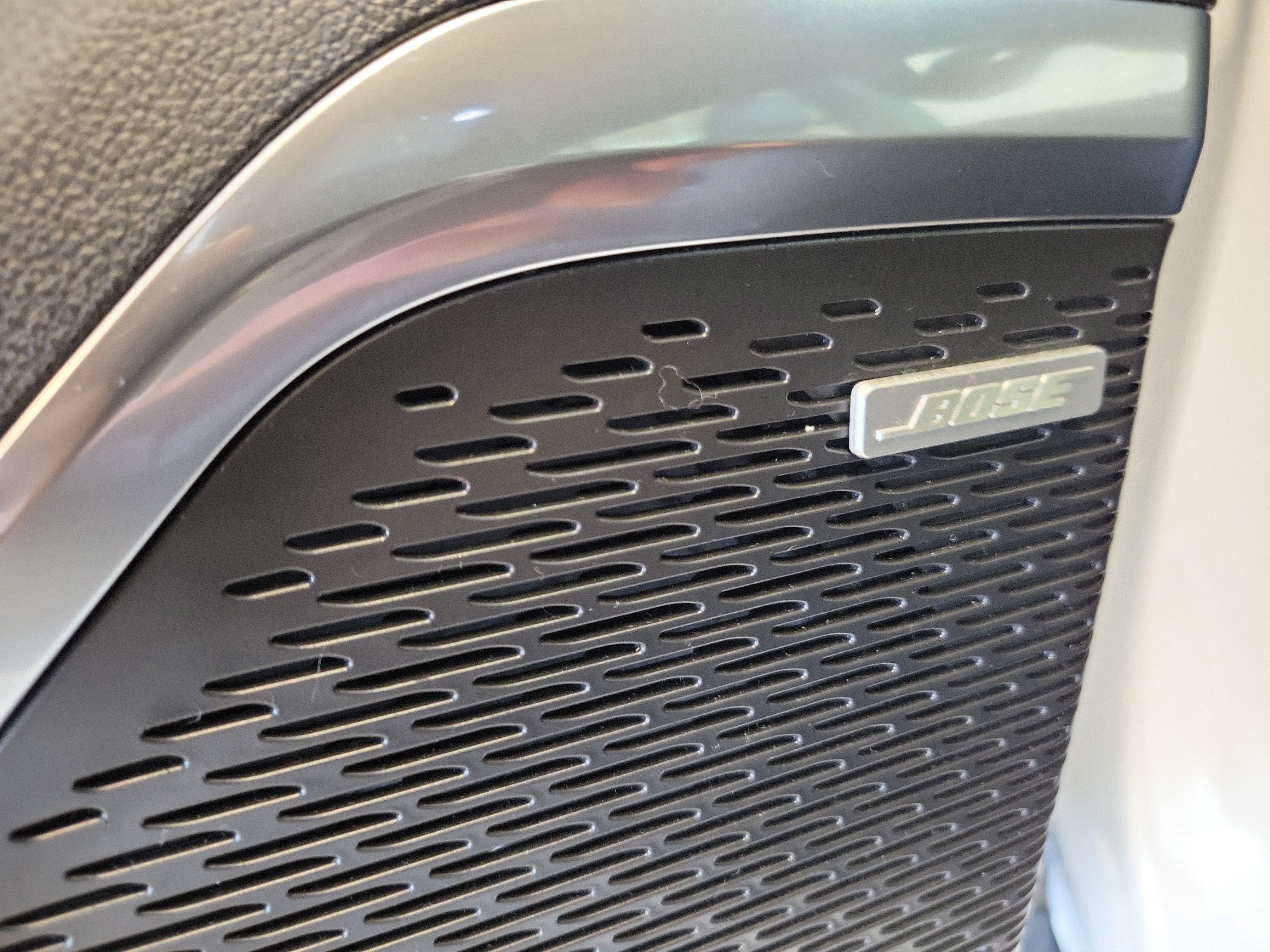 Used 2024 Iridescent Pearl Tricoat Chevrolet FWD LT image 27