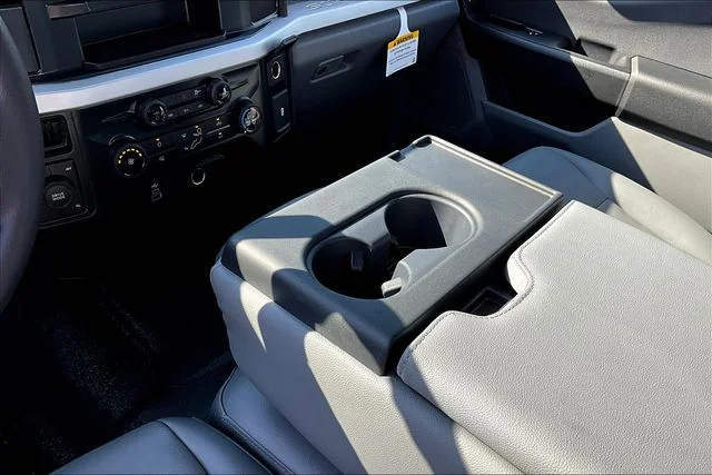 2026 Ford F-350 Super Duty Chassis Cab XL - Photo 8