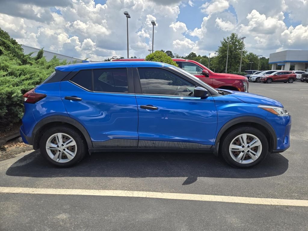 Used 2022 Blue Nissan S image 4