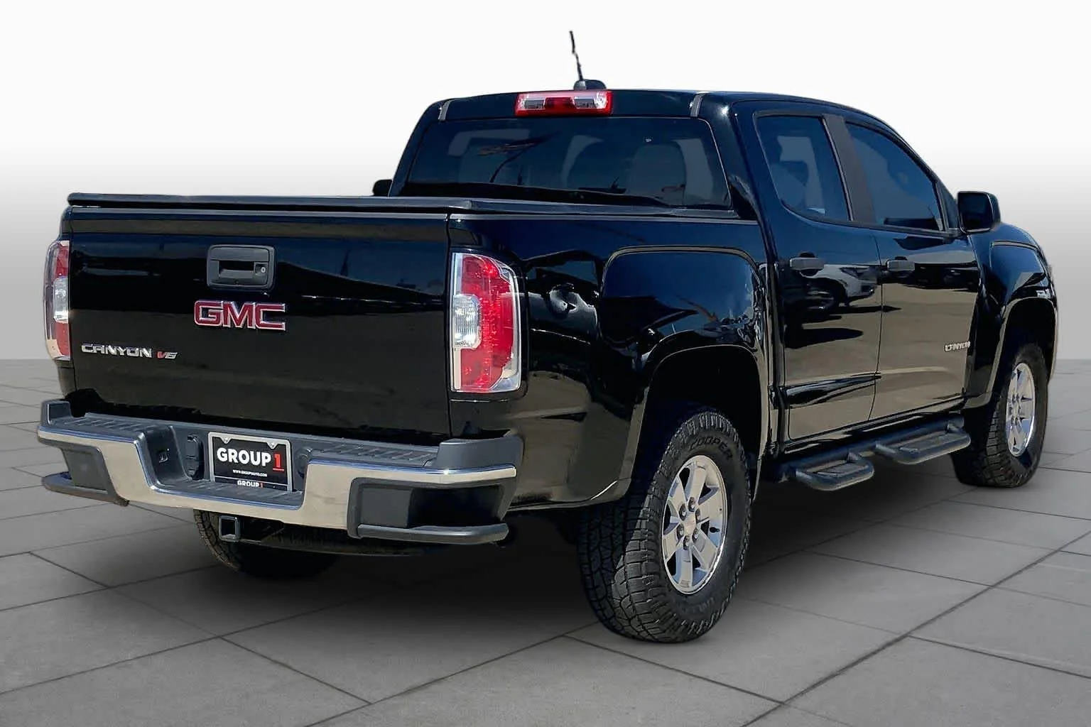 Used 2018 ONYX BLACK GMC 2WD image 12