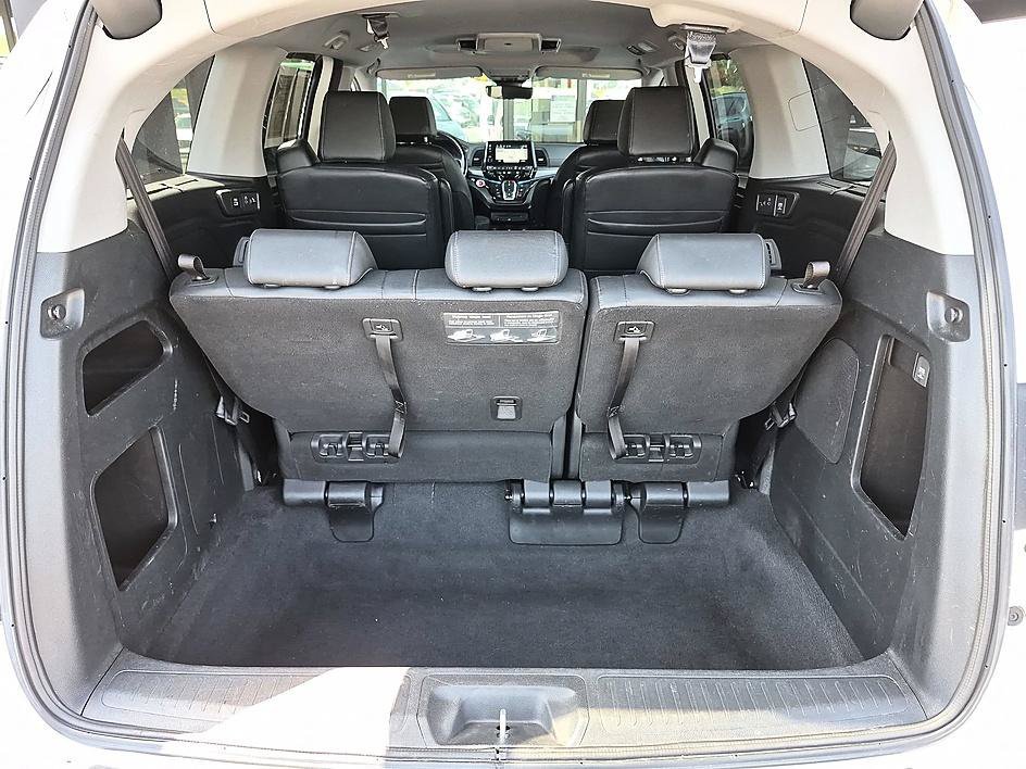 Used 2022 White Honda Touring image 34