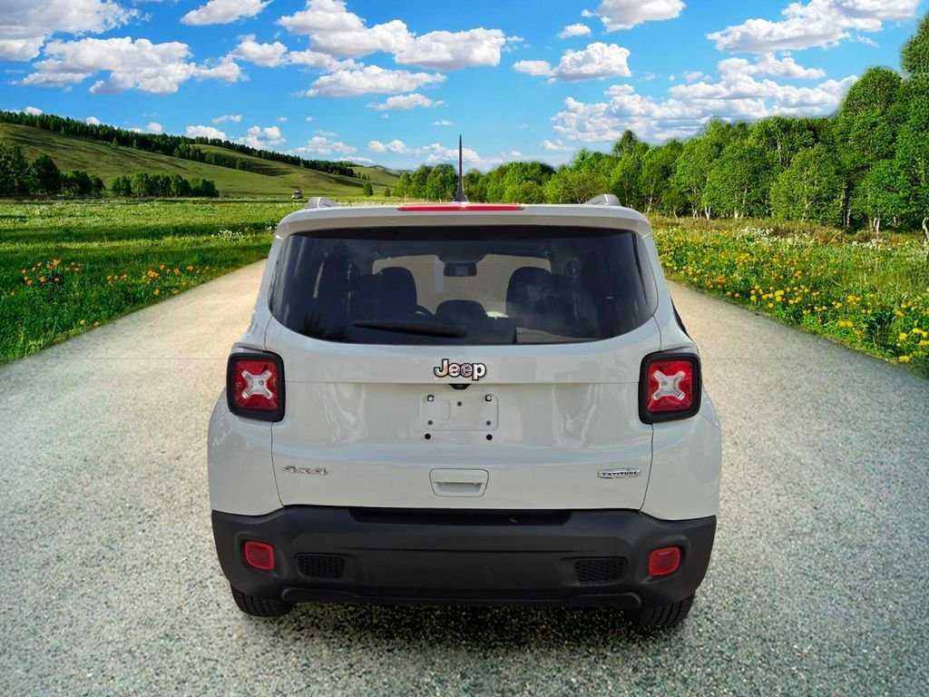 Certified Used 2022 White Jeep Latitude image 5